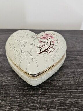 Vintage Heart-Shaped Cream Jewelry Box